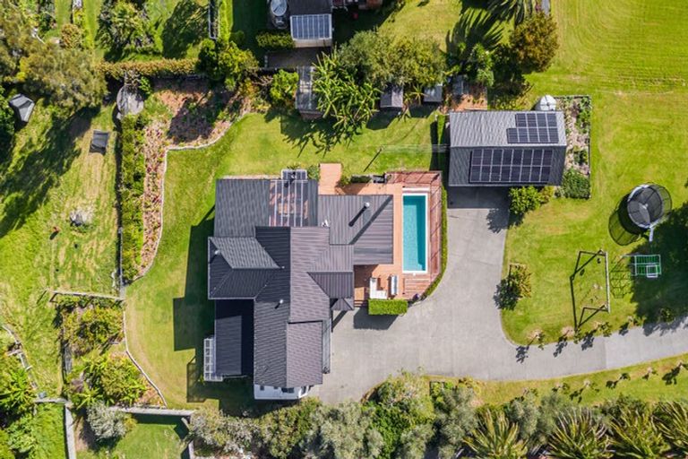 Photo of property in 143 Whangaparaoa Road, Red Beach, 0932