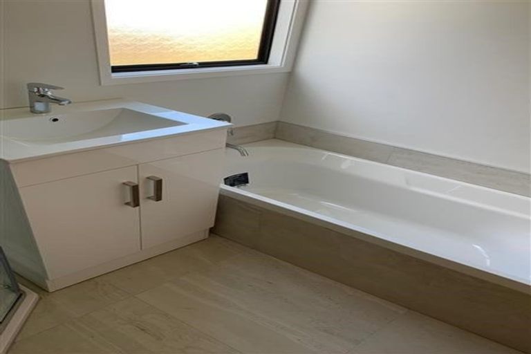 Photo of property in 91 Santiago Crescent, Unsworth Heights, Auckland, 0632