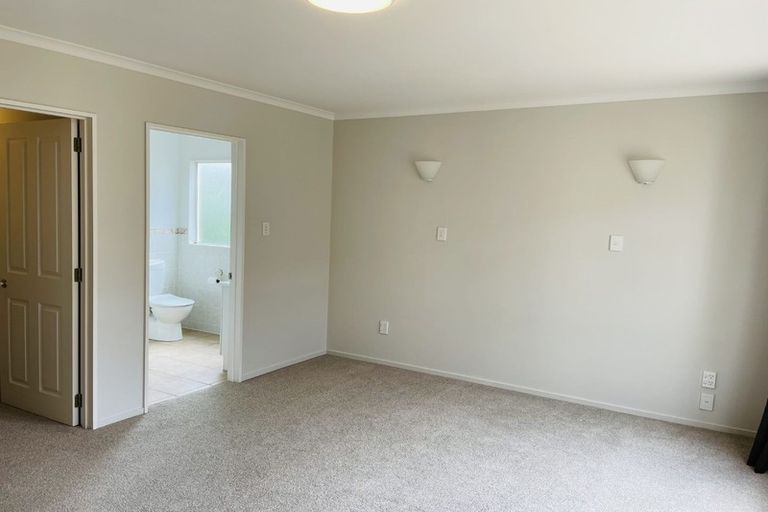 Photo of property in 10 Cellarmans Street, Te Atatu Peninsula, Auckland, 0610