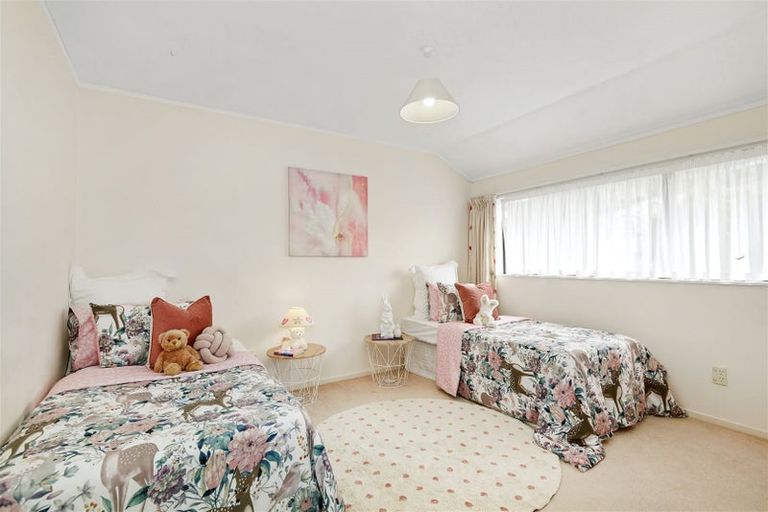 Photo of property in 147 Westchester Drive, Churton Park, Wellington, 6037