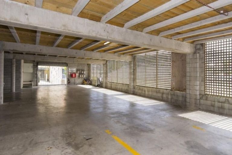 Photo of property in 28/8u Girton Terrace, Mount Cook, Wellington, 6021