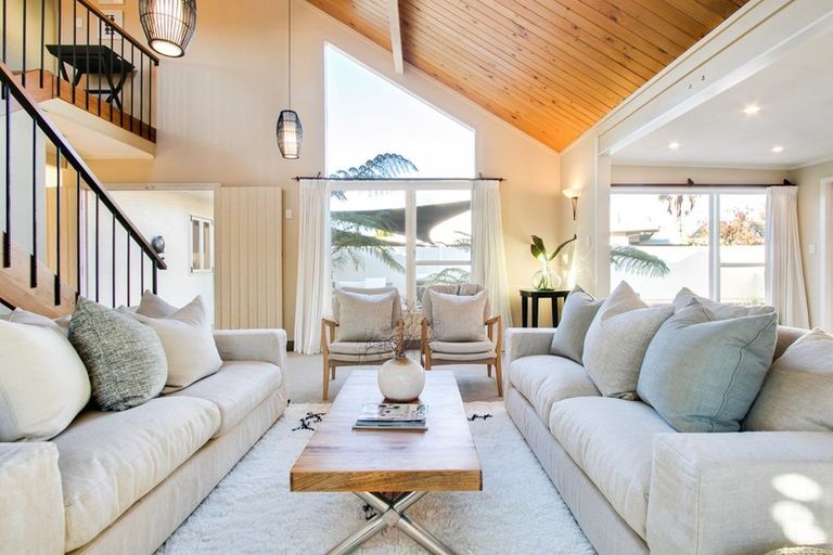 Photo of property in 3 Moana Place, Taradale, Napier, 4112