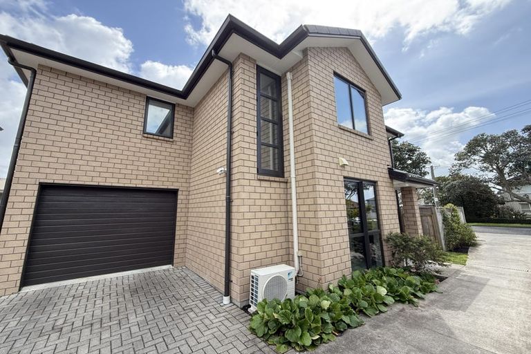 Photo of property in 8a Riverlea Avenue, Pakuranga, Auckland, 2010