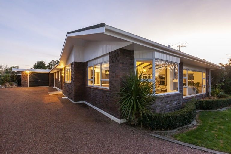 Photo of property in 21 Rewarewa Crescent, Waikanae, 5036