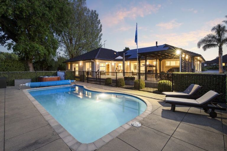 Photo of property in 24 Glencairn Place, Buckland, Pukekohe, 2677