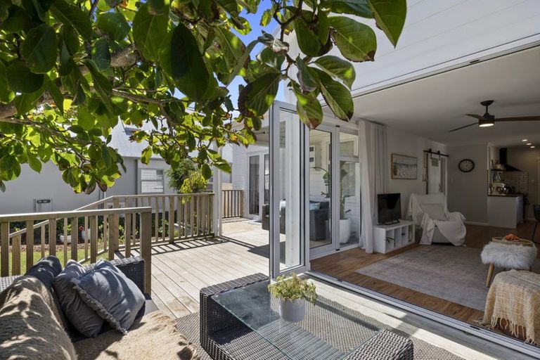 Photo of property in 7 Belt Road, Moturoa, New Plymouth, 4310
