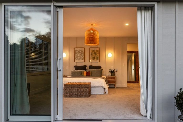 Photo of property in 5 Lens Way, Acacia Bay, Taupo, 3385