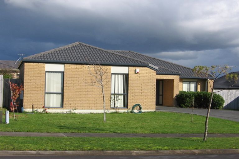 Photo of property in 42 Newinn Crescent, East Tamaki Heights, Auckland, 2016