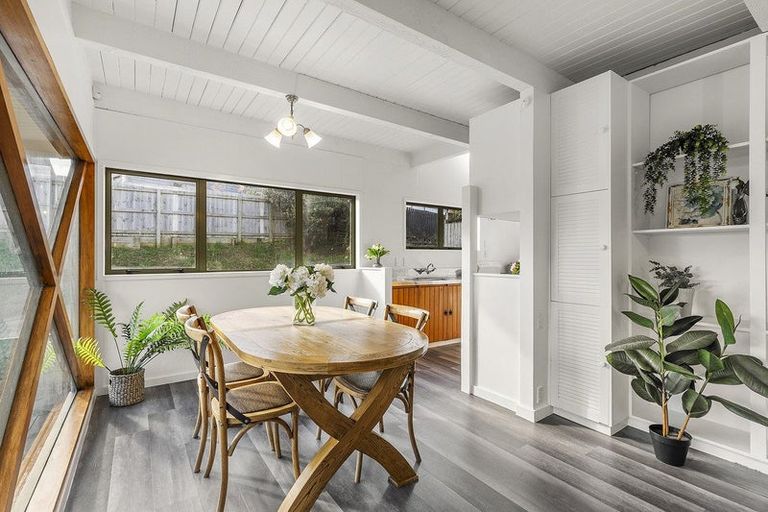 Photo of property in 117 Gloaming Hill, Titahi Bay, Porirua, 5022