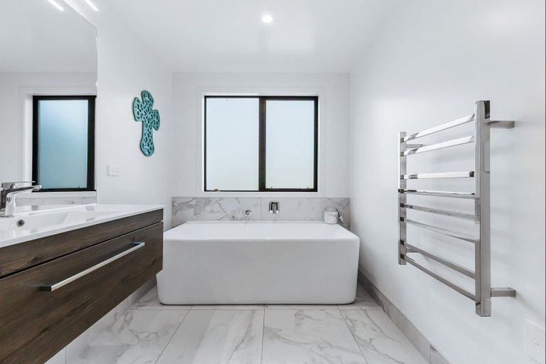 Photo of property in 10 Windsor Street, Richmond Heights, Taupo, 3330