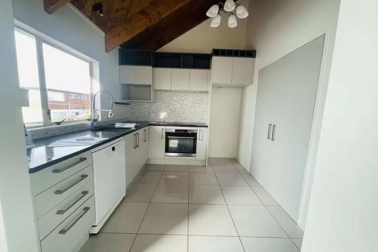 Photo of property in 1/85 Ocean View Road, Hillcrest, Auckland, 0627