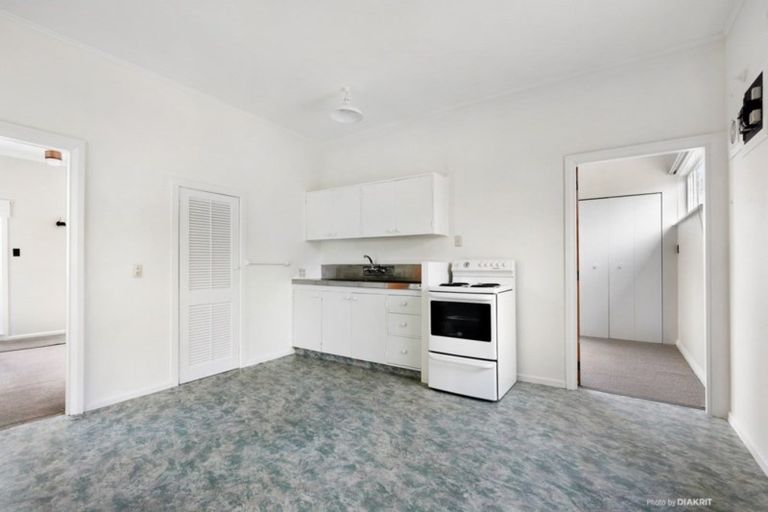 Photo of property in 199 Newlands Road, Newlands, Wellington, 6037