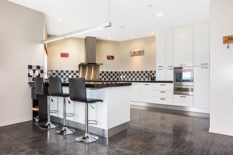 Photo of property in 4 Helm Place, Whitby, Porirua, 5024