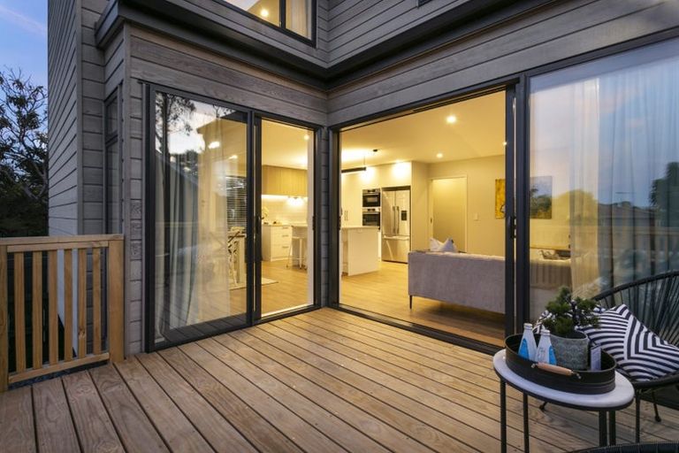 Photo of property in 53a Red Beach Road, Red Beach, 0932