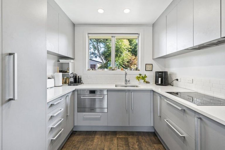 Photo of property in 13 Helleur Road, Massey, Auckland, 0614