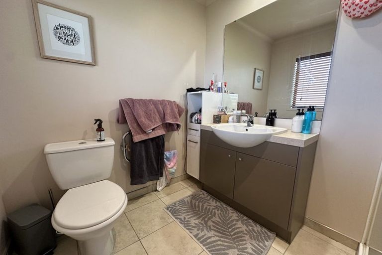 Photo of property in 28 Seamount Drive, Red Beach, 0932