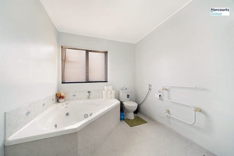 Photo of property in 98 Chapel Road, Flat Bush, Auckland, 2019