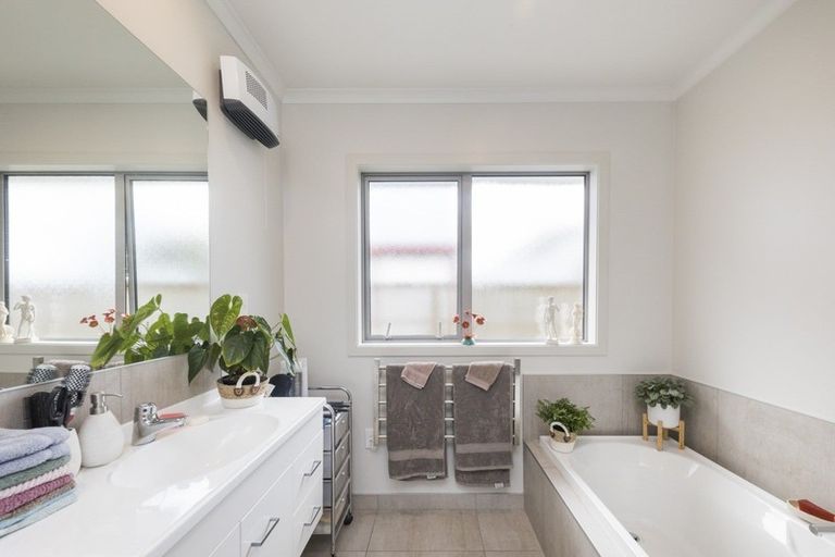 Photo of property in 4 Montgomery Terrace, Hokowhitu, Palmerston North, 4410