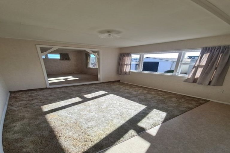 Photo of property in 52 Trafalgar Street, Levin, 5510
