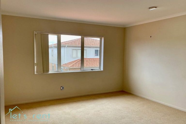 Photo of property in 9 Maypark Crescent, Flat Bush, Auckland, 2016