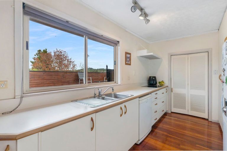 Photo of property in 16 Kashmir Road, Glen Eden, Auckland, 0602
