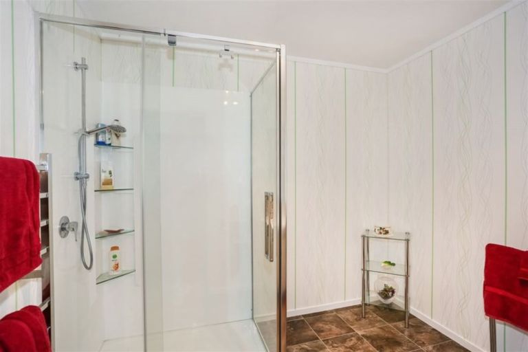 Photo of property in 150 Kaipara Road, Papakura, 2582