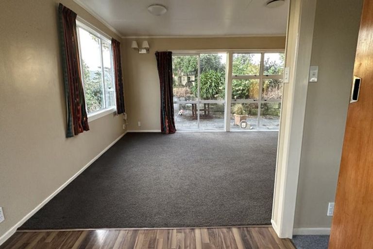 Photo of property in 9 Omega Street, Newlands, Wellington, 6037