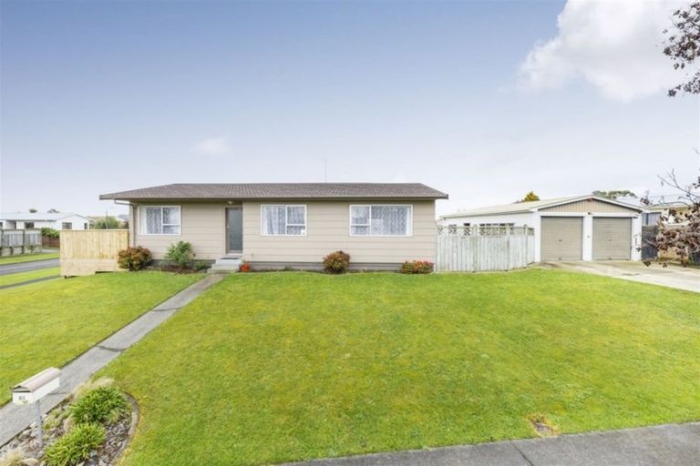Photo of property in 61 Hillcrest Drive, Kelvin Grove, Palmerston North, 4414