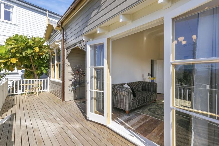 Photo of property in 18 Mitchell Street, Brooklyn, Wellington, 6021