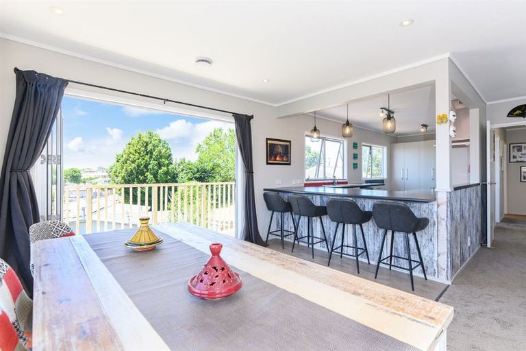 Photo of property in 112 Lincoln Park Avenue, Massey, Auckland, 0614