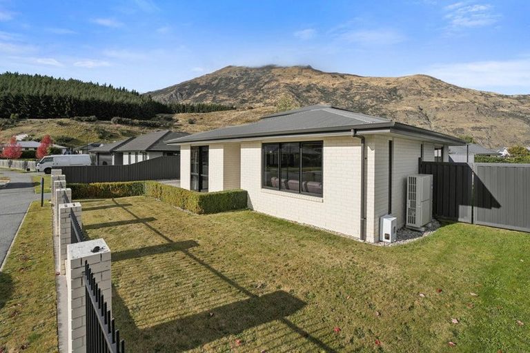 Photo of property in 24 Risinghurst Terrace, Lower Shotover, Queenstown, 9304