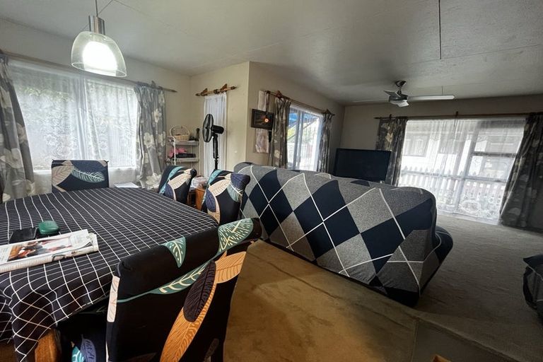 Photo of property in 20 Ocean View Road, Northcote, Auckland, 0627