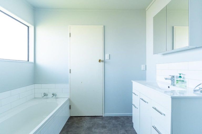 Photo of property in 56 Geraldine Crescent, Cloverlea, Palmerston North, 4412