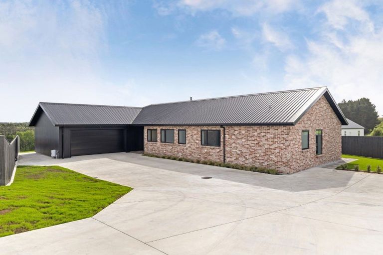 Photo of property in 29 Tuscany Way, Fitzherbert, 4410