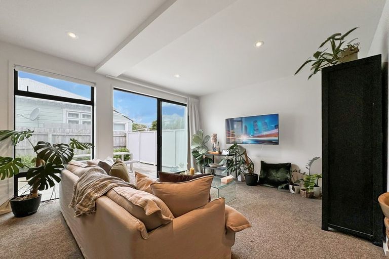 Photo of property in 149u5 Onepu Road, Lyall Bay, Wellington, 6022