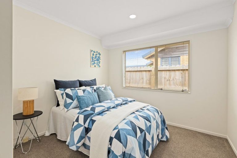 Photo of property in 106 Lakeside Drive, Orewa, 0931