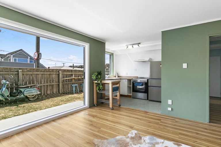 Photo of property in 102u1 Lyall Parade, Lyall Bay, Wellington, 6022