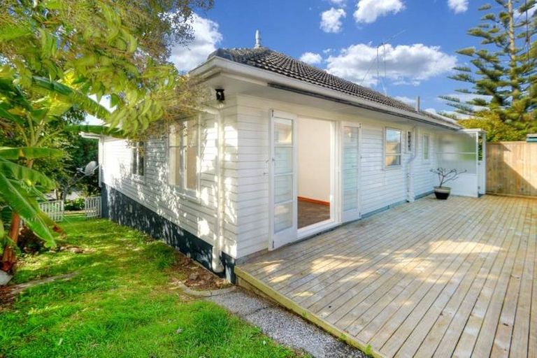 Photo of property in 2/10 Roband Avenue, Glenfield, Auckland, 0629