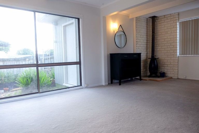 Photo of property in 9b Harrington Road, Henderson, Auckland, 0610