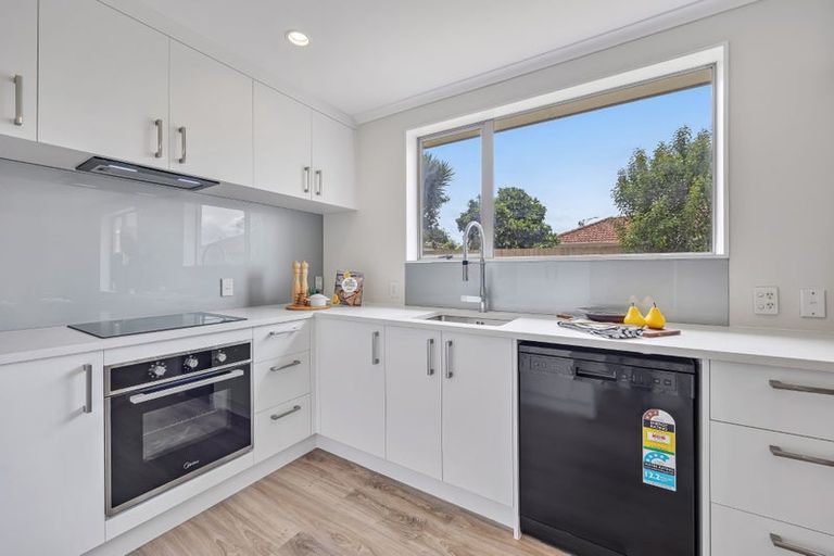 Photo of property in 23 Piriti Place, Weymouth, Auckland, 2103