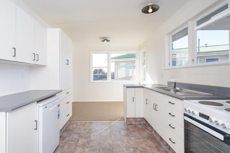 Photo of property in 24 Holdsworth Avenue, Milson, Palmerston North, 4414