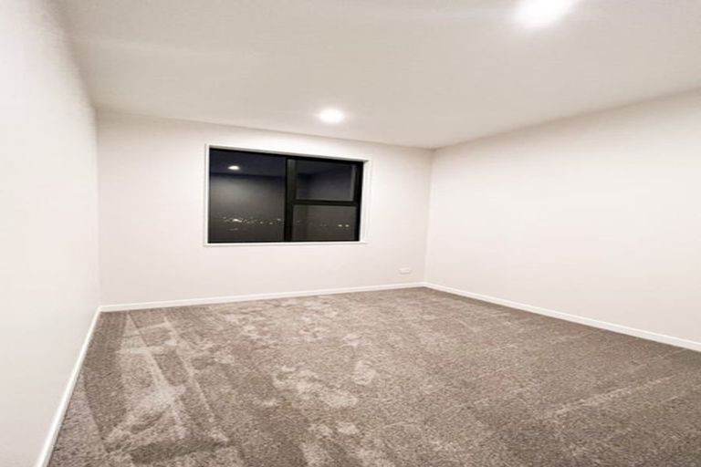 Photo of property in 20 Heketara Way, Massey, Auckland, 0614
