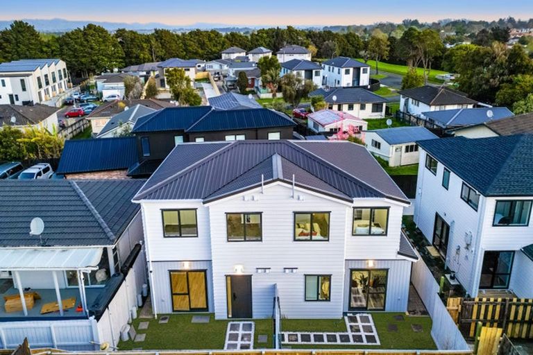 Photo of property in 7a Gambare Place, Wattle Downs, Auckland, 2103
