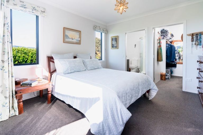 Photo of property in 18 Takahe Drive, Paraparaumu Beach, Paraparaumu, 5032