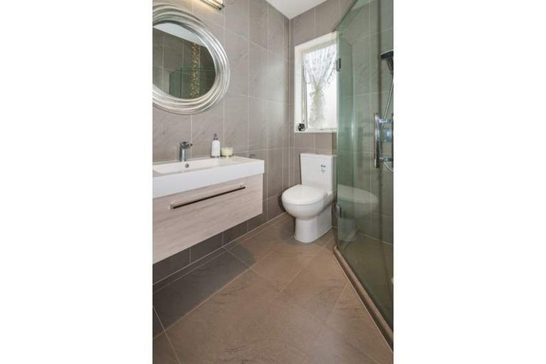 Photo of property in 29a Peach Road, Glenfield, Auckland, 0629