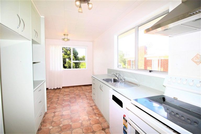 Photo of property in 35 South Lynn Road, Titirangi, Auckland, 0604