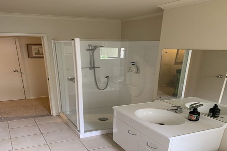 Photo of property in 9 Meharg Place, Fairview Heights, Auckland, 0632