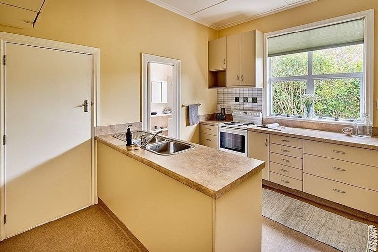 Photo of property in 5 Harbour View Road, Northland, Wellington, 6012