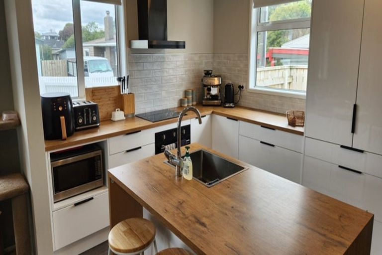 Photo of property in 13e York Crescent, Westown, New Plymouth, 4310