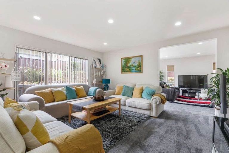 Photo of property in 5 Kouras Place, Flat Bush, Auckland, 2016